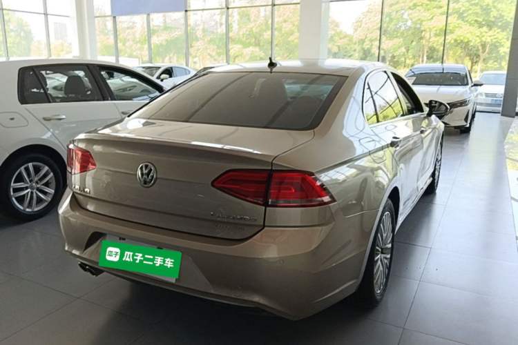Used Volkswagen Lamando 2015 280TSI DSG Luxury Edition Rear Right 45 Deg