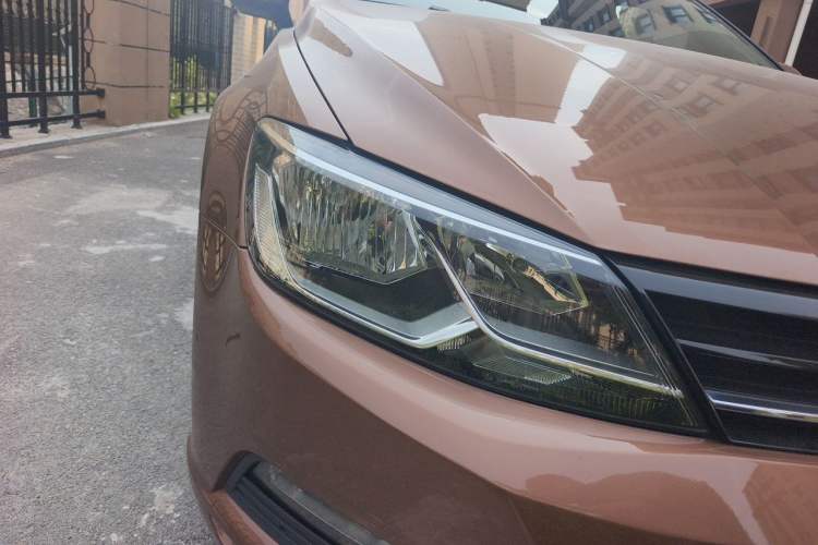 Used Volkswagen Lamando 2015 230TSI DSG Fashion Edition Right Front Headlight