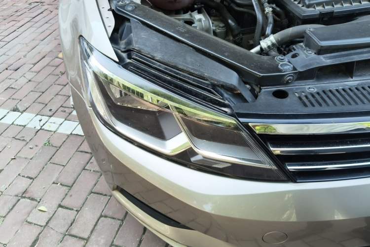 Used Volkswagen Lamando 2015 230TSI DSG Fashion Edition Right Front Headlight