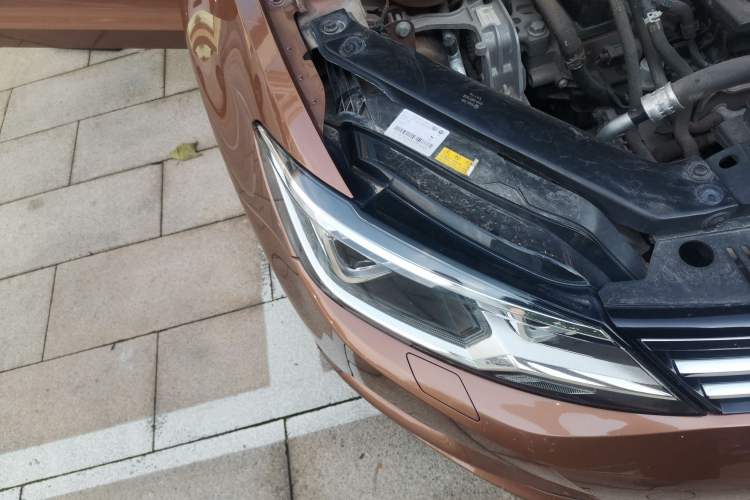 Used Volkswagen Lamando 2015 280TSI DSG Comfort Edition Right Front Headlight