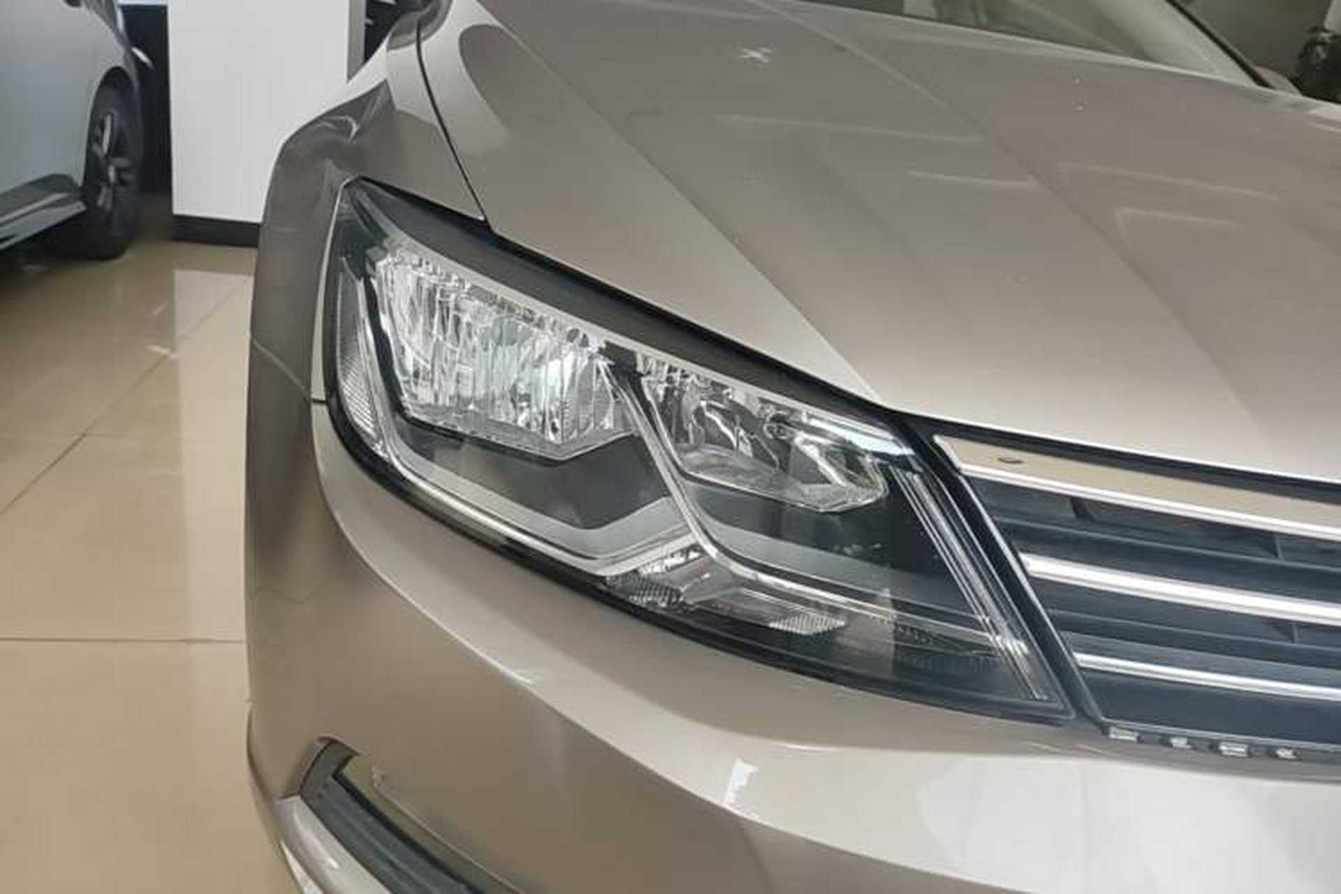 Used Volkswagen Lamando 2015 330TSI DSG Comfort Edition Right Front Headlight