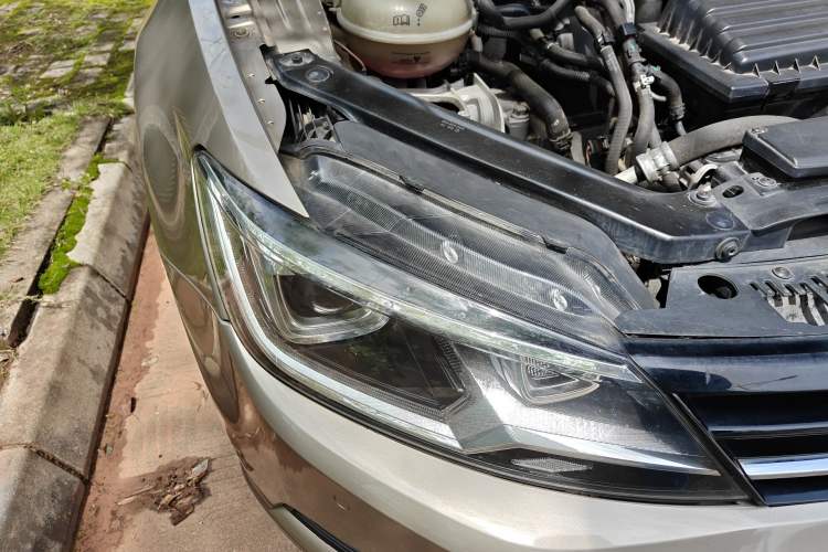 Used Volkswagen Lamando 2015 230TSI DSG Fashion Edition Right Front Headlight
