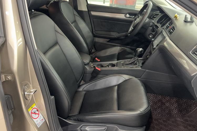 Used Volkswagen Lamando 2015 230TSI DSG Fashion Edition Right Front Seat