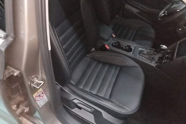 Used Volkswagen Lamando 2015 230TSI DSG Fashion Edition Right Front Seat