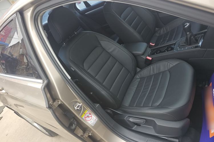 Used Volkswagen Lamando 2015 280TSI Manual Comfort Edition Right Front Seat