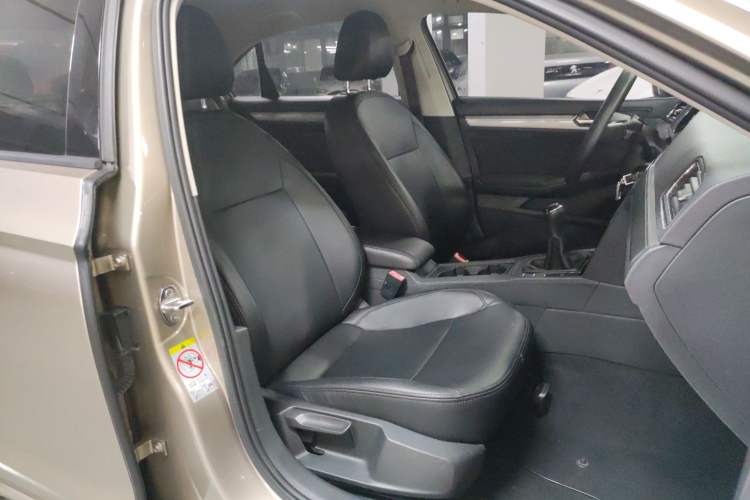 Used Volkswagen Lamando 2015 230TSI Manual Trend Edition Right Front Seat