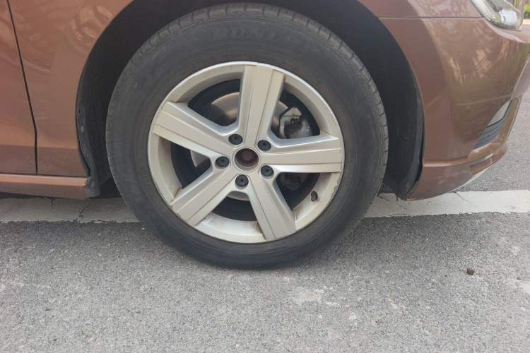 Used Volkswagen Lamando 2015 230TSI DSG Fashion Edition Right Front Wheel Hub