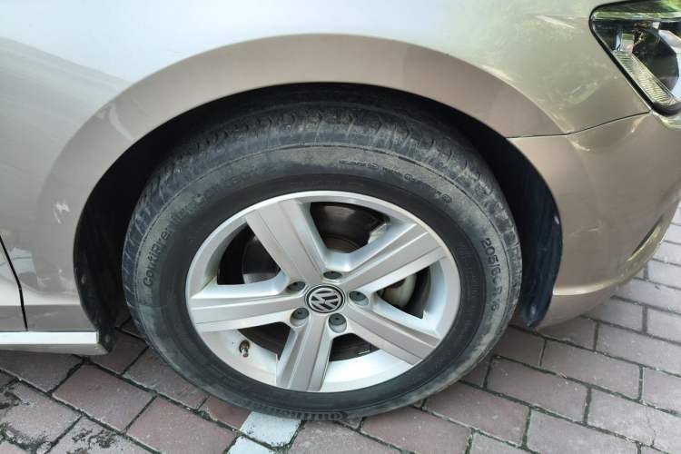 Used Volkswagen Lamando 2015 230TSI DSG Fashion Edition Right Front Wheel Hub
