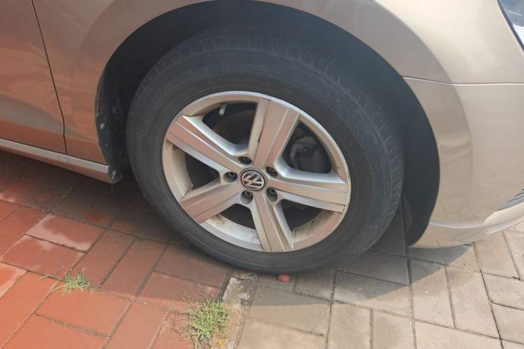 Used Volkswagen Lamando 2015 230TSI DSG Fashion Edition Right Front Wheel Hub