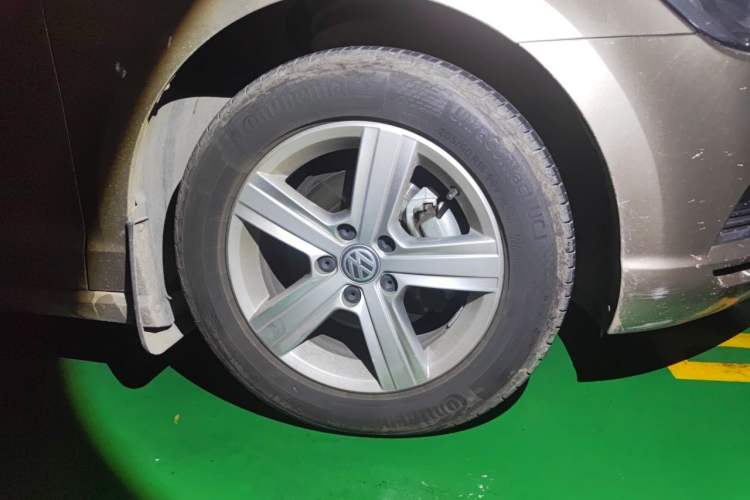 Used Volkswagen Lamando 2015 230TSI DSG Fashion Edition Right Front Wheel Hub