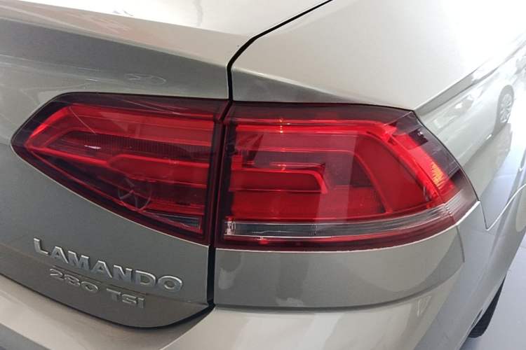 Used Volkswagen Lamando 2015 280TSI DSG Luxury Edition Right Rear Taillight