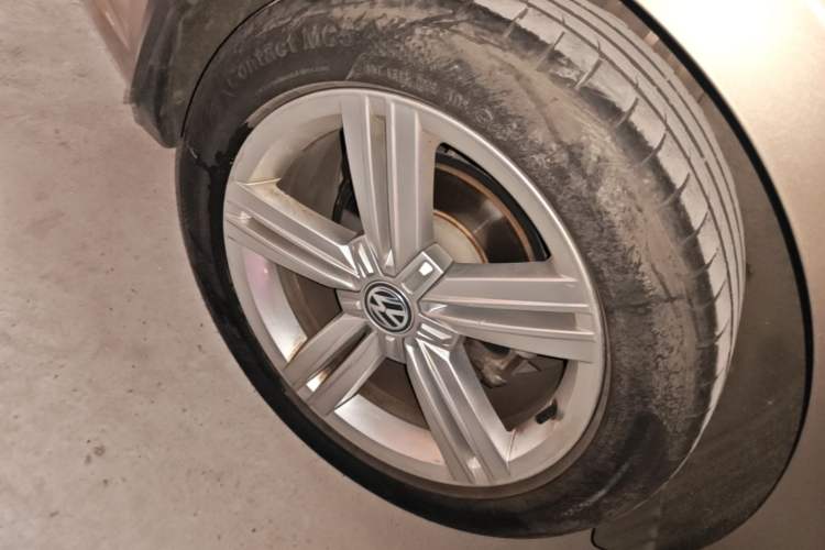 Used Volkswagen Lamando 2015 280TSI DSG Comfort Edition Right Rear Wheel Hub