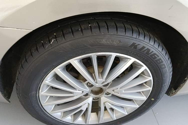 Used Volkswagen Lamando 2015 280TSI DSG Luxury Edition Right Rear Wheel Hub