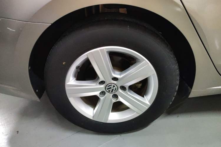 Used Volkswagen Lamando 2015 230TSI Manual Trend Edition Right Rear Wheel Hub