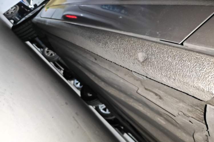 Used Volkswagen Lamando 2015 280TSI DSG Comfort Edition Right Side Sill