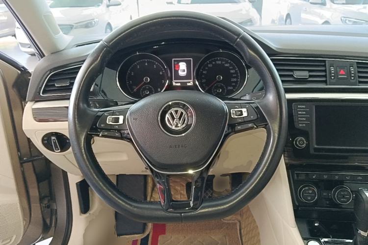 Used Volkswagen Lamando 2015 280TSI DSG Luxury Edition Steering Wheel