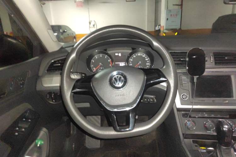 Used Volkswagen Lamando 2015 230TSI DSG Fashion Edition Steering Wheel