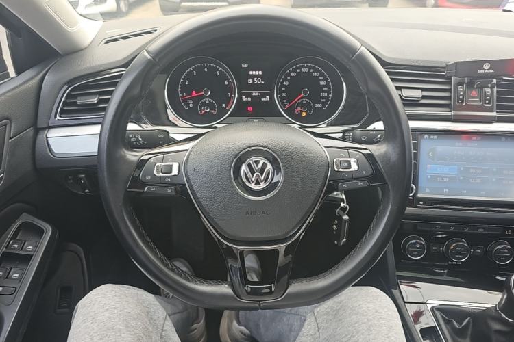 Used Volkswagen Lamando 2015 280TSI Manual Comfort Edition Steering Wheel