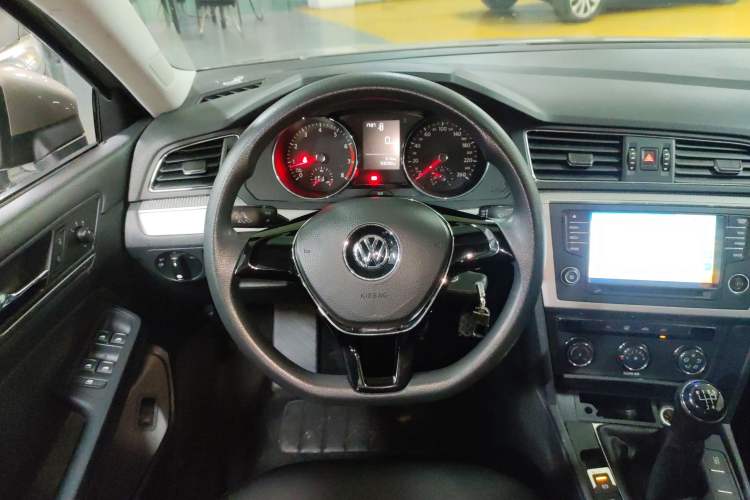 Used Volkswagen Lamando 2015 230TSI Manual Trend Edition Steering Wheel