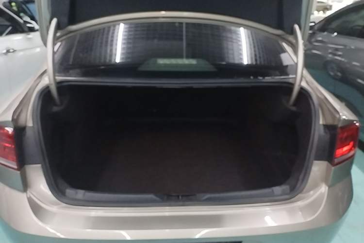 Used Volkswagen Lamando 2015 230TSI DSG Fashion Edition Trunk