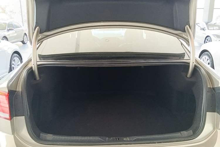 Used Volkswagen Lamando 2015 280TSI DSG Luxury Edition Trunk