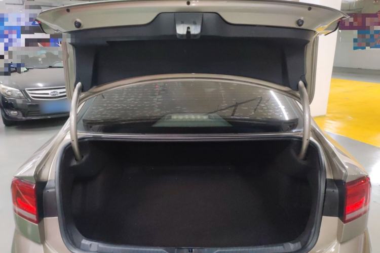 Used Volkswagen Lamando 2015 230TSI Manual Trend Edition Trunk