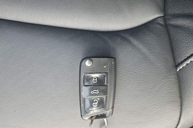 Used Volkswagen Lamando 2015 280TSI Manual Comfort Edition Vehicle Key