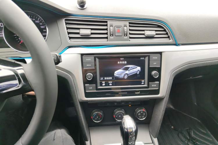 Used Volkswagen Lamando 2017 230TSI DSG Fashion Edition Audio And AC Panel