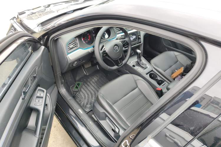 Used Volkswagen Lamando 2017 230TSI DSG Fashion Edition Driver Seat