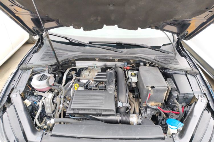 Used Volkswagen Lamando 2017 230TSI DSG Fashion Edition Engine Bay