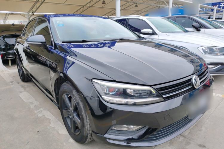 Used Volkswagen Lamando 2017 230TSI DSG Fashion Edition Front Right 45 Deg