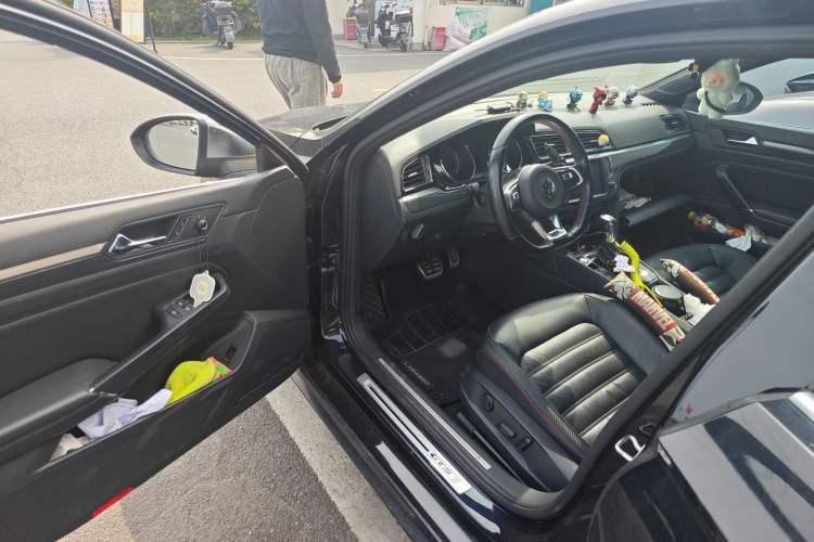Used Volkswagen Lamando 2017 2.0T GTS Interior 3