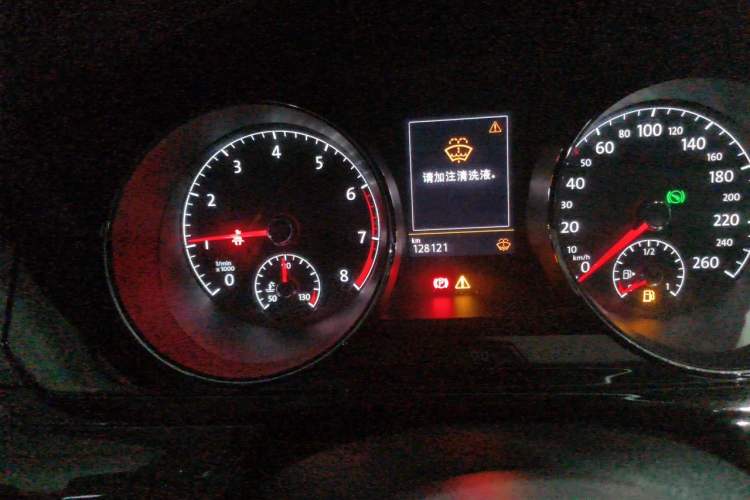 Used Volkswagen Lamando 2017 2.0T GTS Odometer Close Up
