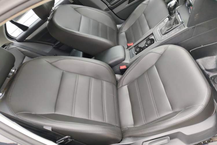 Used Volkswagen Lamando 2017 230TSI DSG Fashion Edition Right Front Seat
