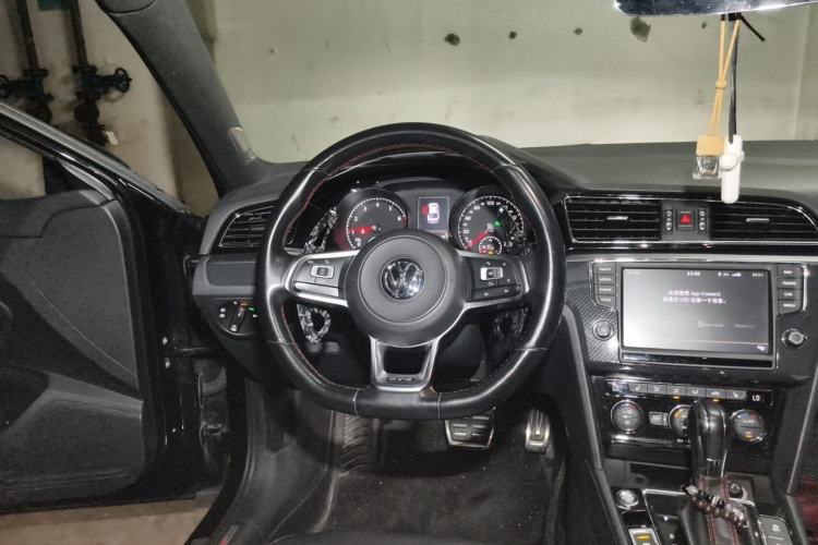 Used Volkswagen Lamando 2017 2.0T GTS Steering Wheel