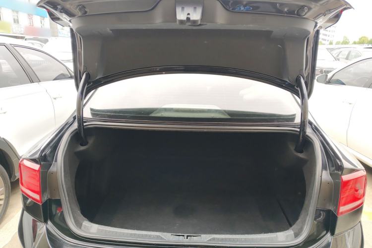 Used Volkswagen Lamando 2017 230TSI DSG Fashion Edition Trunk