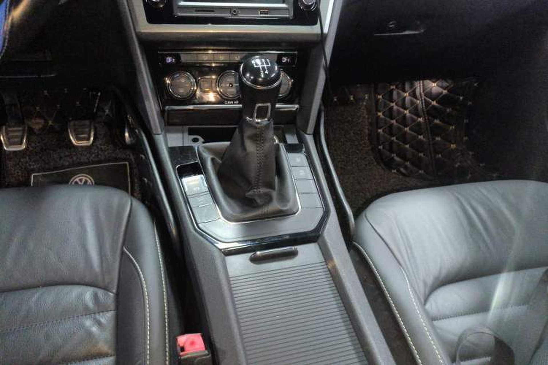 Used Volkswagen Lamando 2017 280TSI Manual Comfort Edition Gear Lever