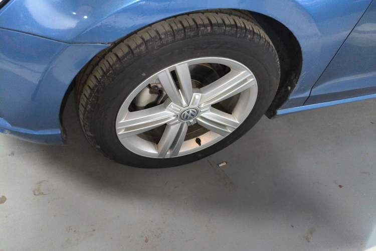 Used Volkswagen Lamando 2017 280TSI Manual Comfort Edition Left Front Wheel Hub