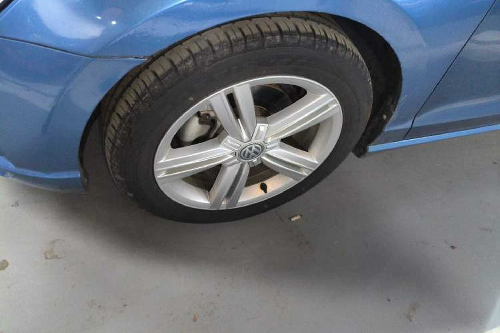 Used Volkswagen Lamando 2017 280TSI Manual Comfort Edition Left Front Wheel Hub