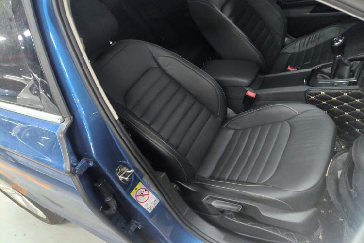 Used Volkswagen Lamando 2017 280TSI Manual Comfort Edition Right Front Seat