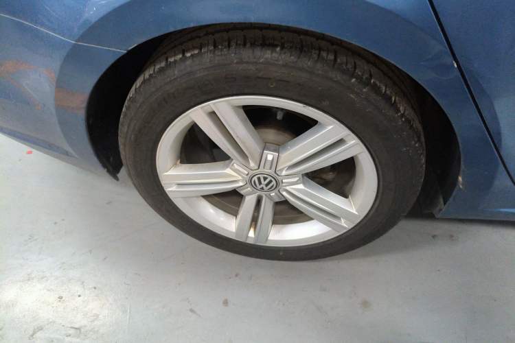 Used Volkswagen Lamando 2017 280TSI Manual Comfort Edition Right Rear Wheel Hub
