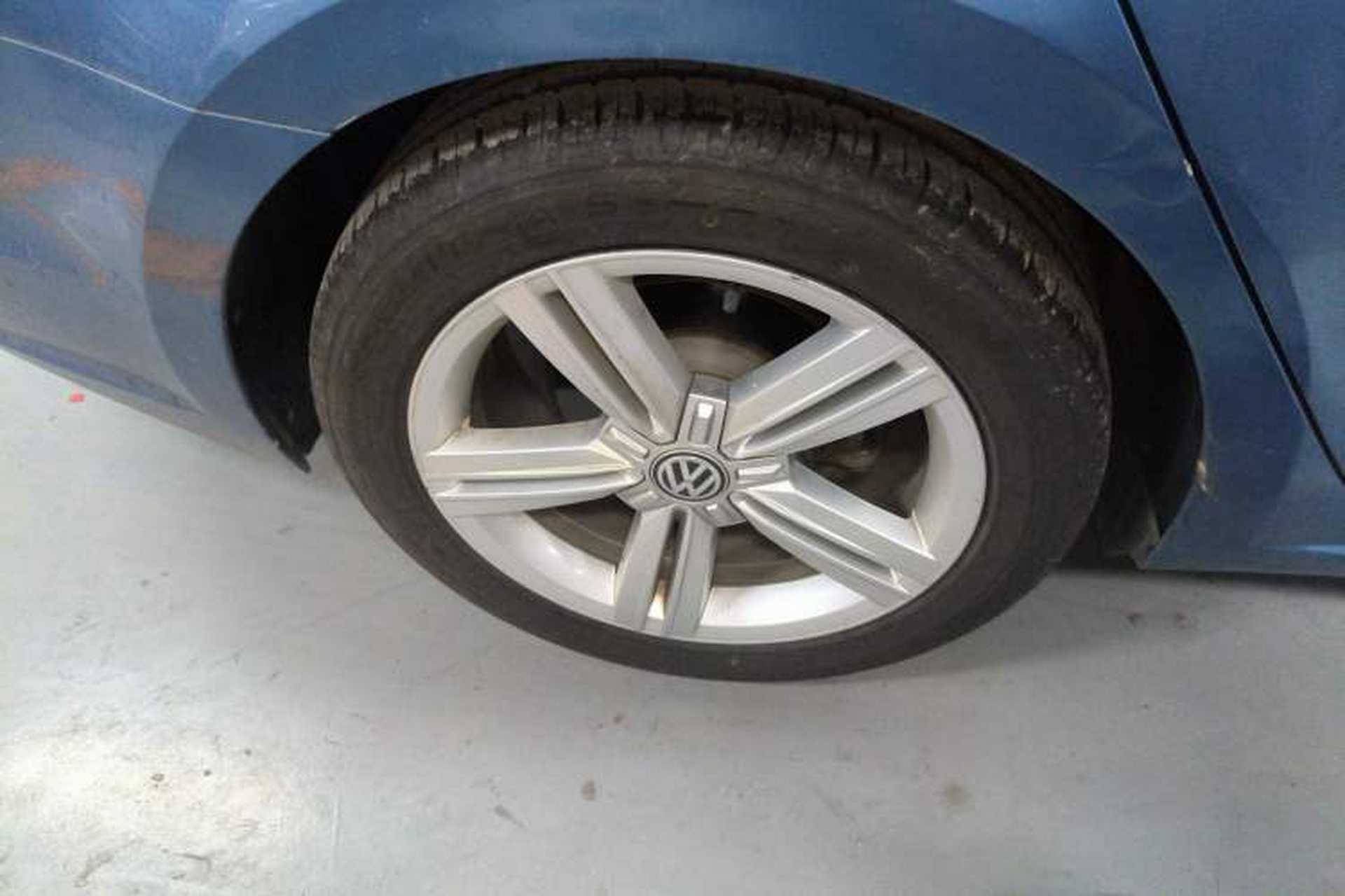 Used Volkswagen Lamando 2017 280TSI Manual Comfort Edition Right Rear Wheel Hub
