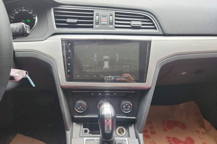Used Volkswagen Lamando 2017 230TSI DSG Fashion Edition Audio And AC Panel