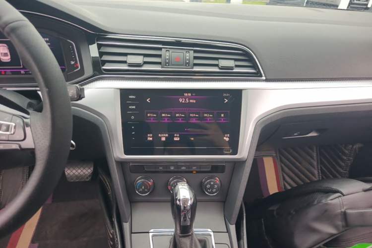Used Volkswagen Lamando 2017 230TSI DSG Fashion Edition Audio And AC Panel