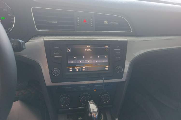 Used Volkswagen Lamando 2017 230TSI DSG Fashion Edition Audio And AC Panel