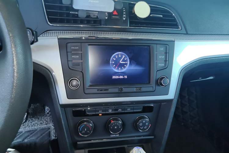 Used Volkswagen Lamando 2017 230TSI DSG Fashion Edition Audio And AC Panel