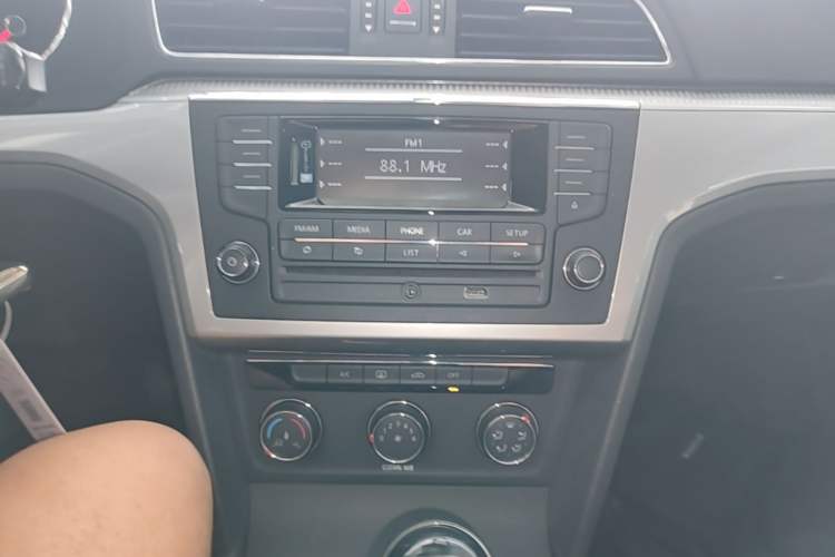Used Volkswagen Lamando 2017 230TSI Manual Trend Edition Audio And AC Panel