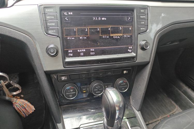 Used Volkswagen Lamando 2017 280TSI DSG Comfort Edition Audio And AC Panel