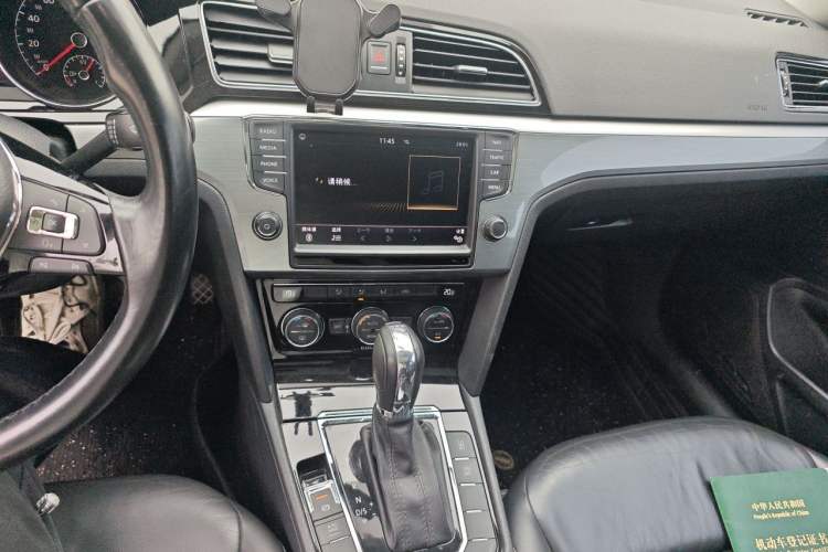 Used Volkswagen Lamando 2017 280TSI DSG Comfort Edition Audio And AC Panel