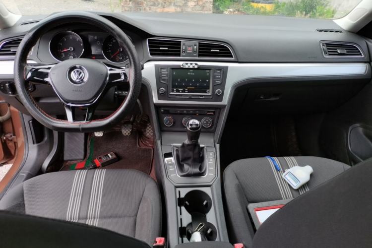 Used Volkswagen Lamando 2017 230TSI Manual Trend Edition Center Console